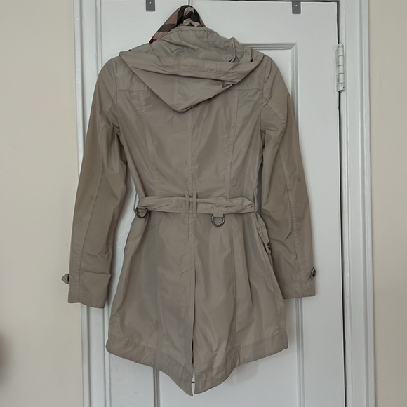 Burberry Brit Lightweight Trench Raincoat - Picture 3 of 9